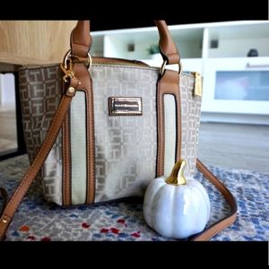 NWT Tommy Hilfiger Crossbody mini bag
